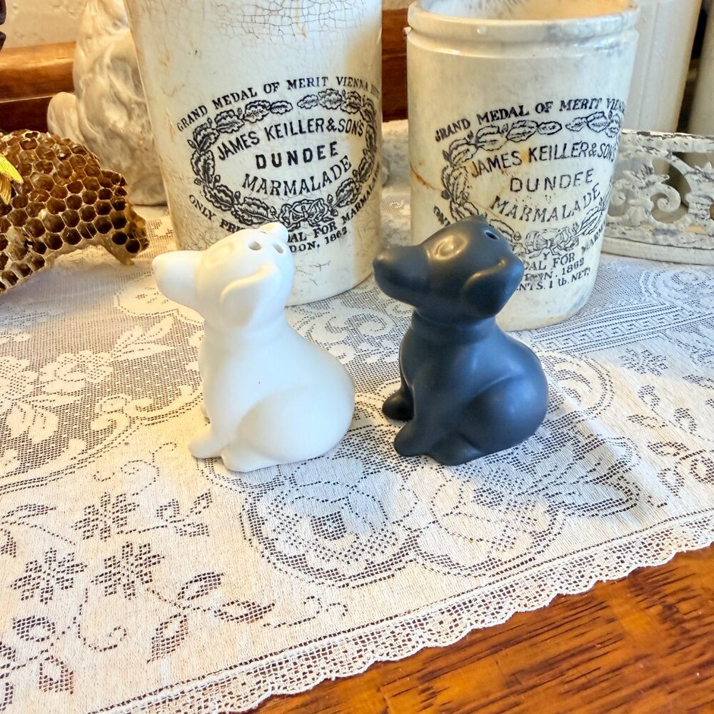 NWT Dog Salt & Pepper Shakers • Ceramic Black & White • Farmhouse - Picture 8 of 10